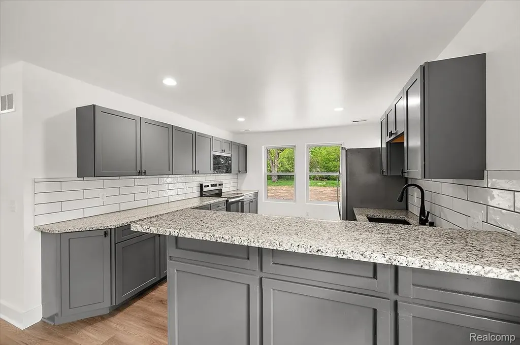 6165 Woodsdale Drive Grand Blanc Charter Township MI 48439