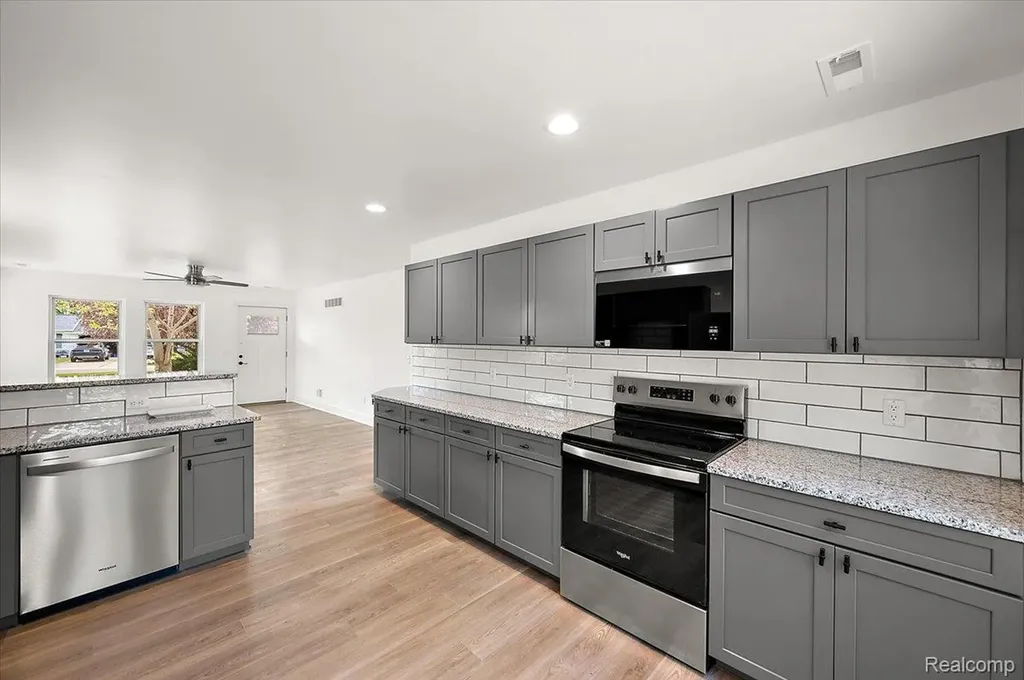 6165 Woodsdale Drive Grand Blanc Charter Township MI 48439