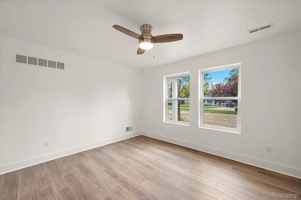 6165 Woodsdale Drive Grand Blanc Charter Township MI 48439