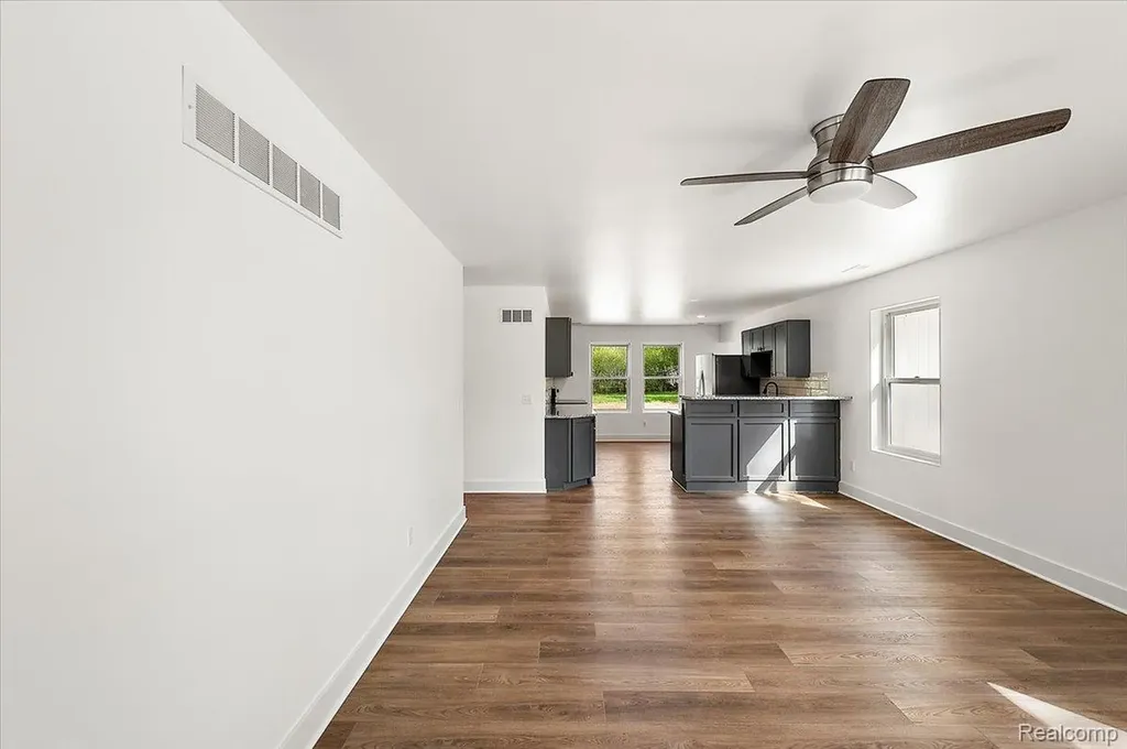 6165 Woodsdale Drive Grand Blanc Charter Township MI 48439