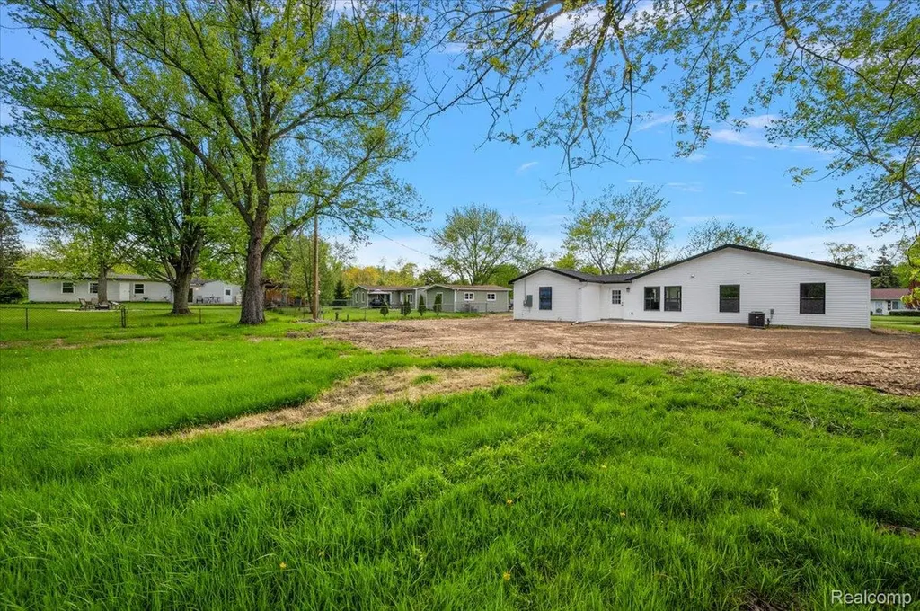 6165 Woodsdale Drive Grand Blanc Charter Township MI 48439