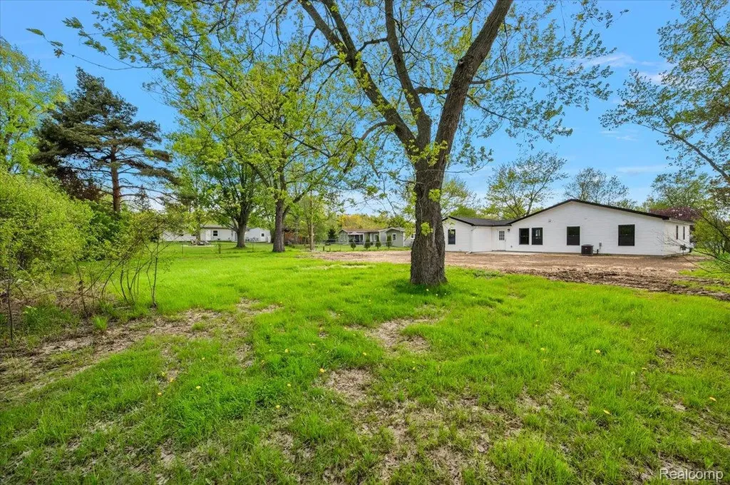 6165 Woodsdale Drive Grand Blanc Charter Township MI 48439