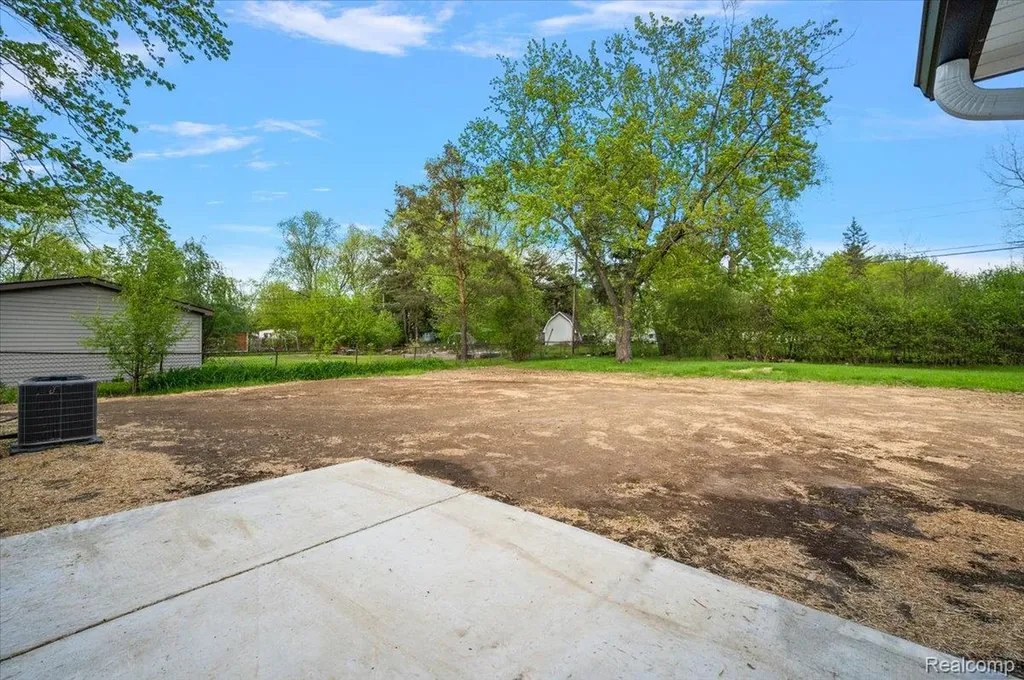 6165 Woodsdale Drive Grand Blanc Charter Township MI 48439