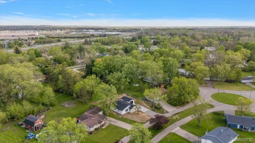 6165 Woodsdale Drive Grand Blanc Charter Township MI 48439