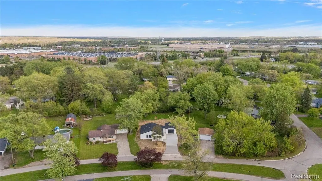 6165 Woodsdale Drive Grand Blanc Charter Township MI 48439