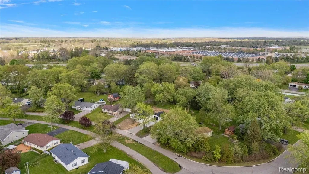 6165 Woodsdale Drive Grand Blanc Charter Township MI 48439