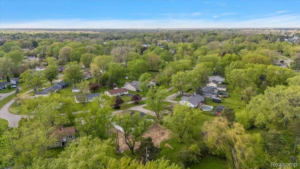 6165 Woodsdale Drive Grand Blanc Charter Township MI 48439
