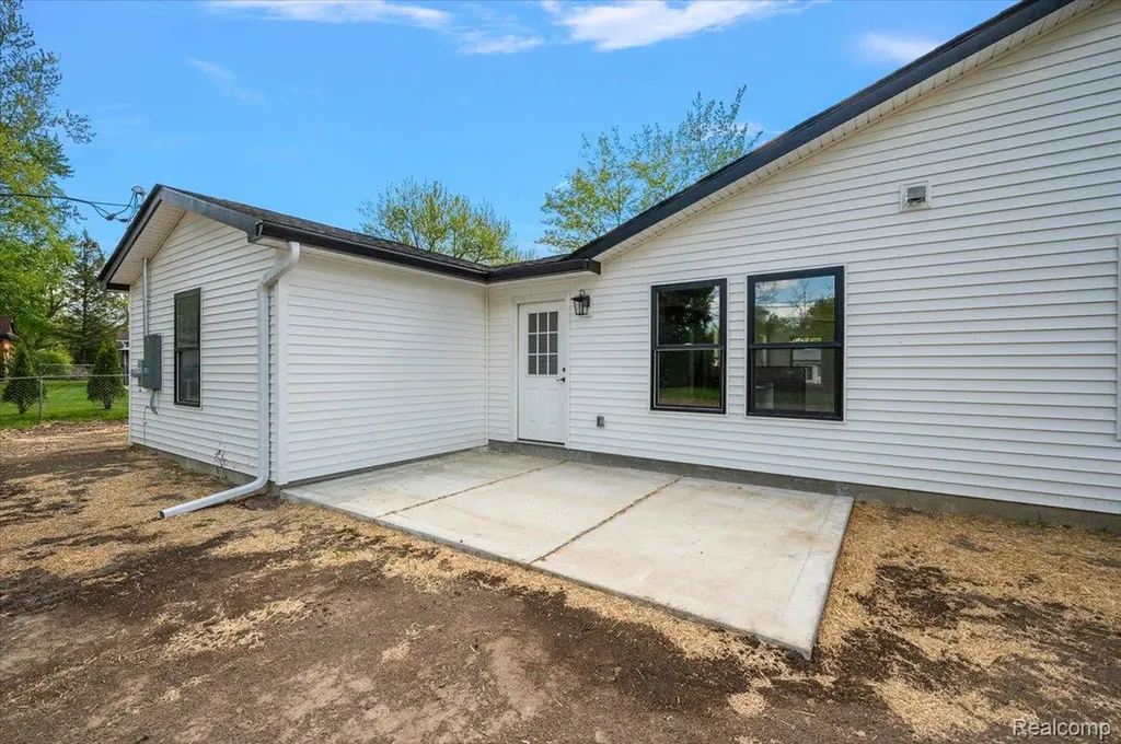 6165 Woodsdale Drive Grand Blanc Charter Township MI 48439