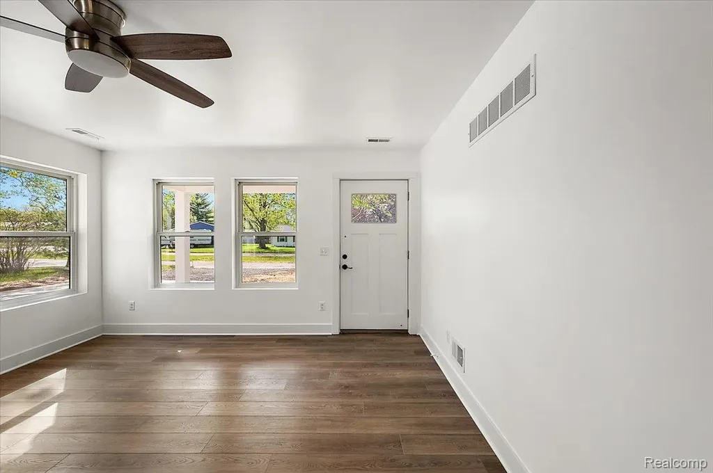 6165 Woodsdale Drive Grand Blanc Charter Township MI 48439