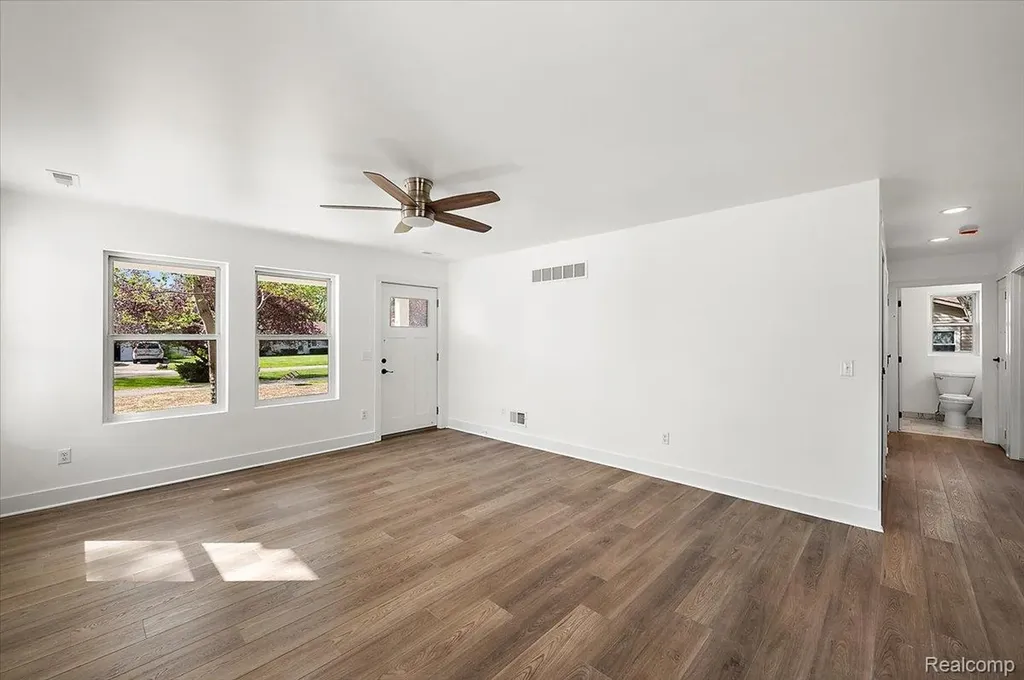 6165 Woodsdale Drive Grand Blanc Charter Township MI 48439