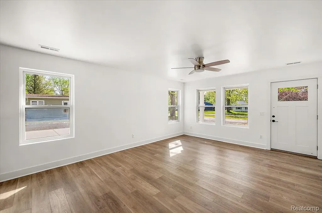 6165 Woodsdale Drive Grand Blanc Charter Township MI 48439