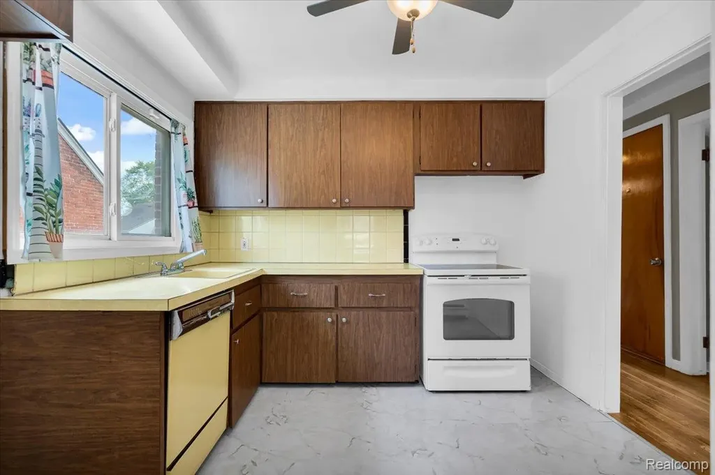 15621 Hanfor Avenue Allen Park City MI 48101
