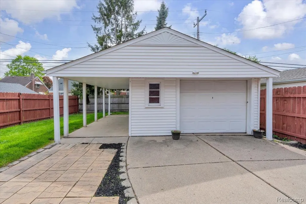 15621 Hanfor Avenue Allen Park City MI 48101
