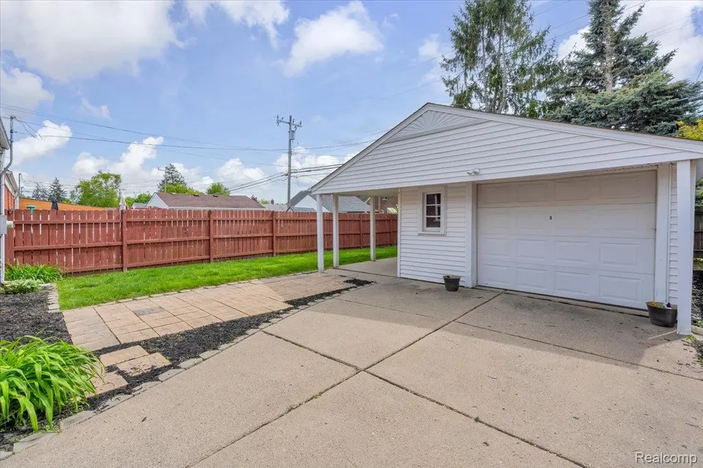 15621 Hanfor Avenue Allen Park City MI 48101