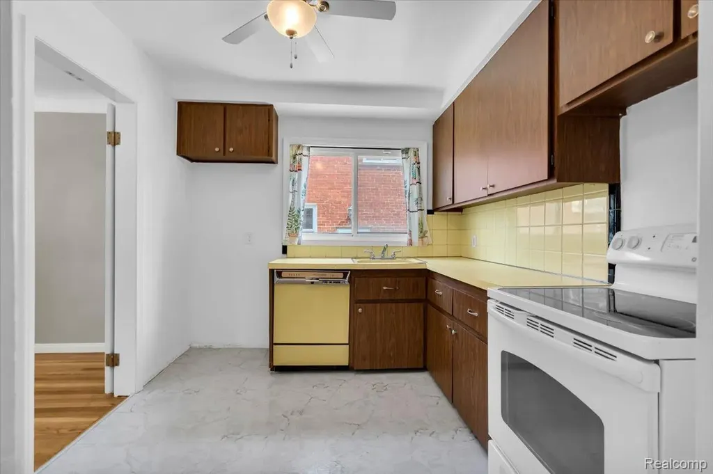 15621 Hanfor Avenue Allen Park City MI 48101