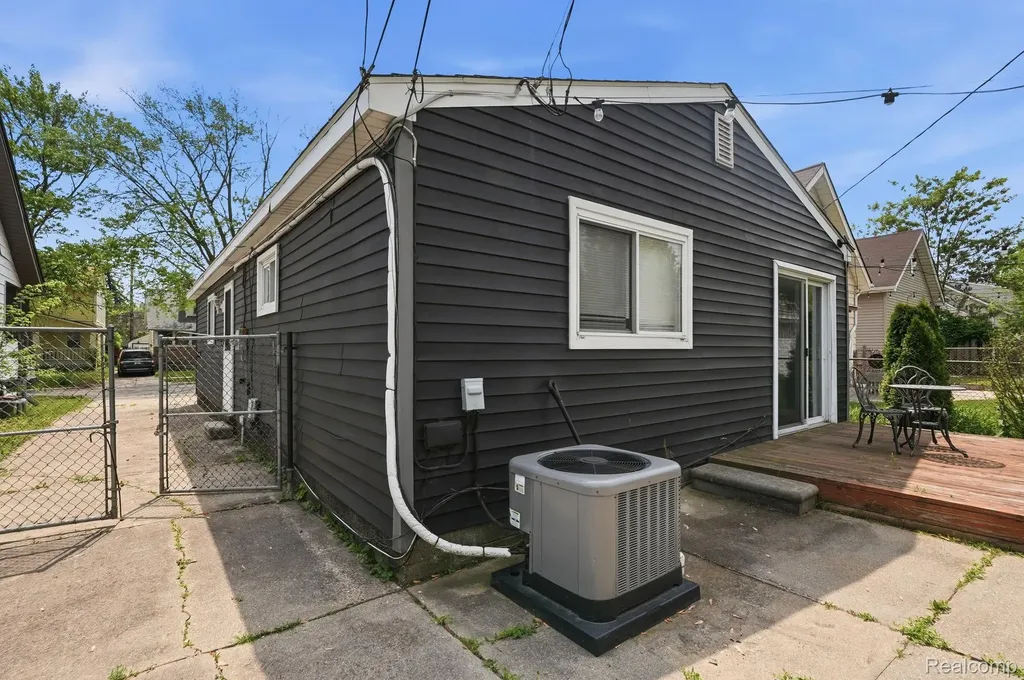 733 Camden Street Ferndale City MI 48220