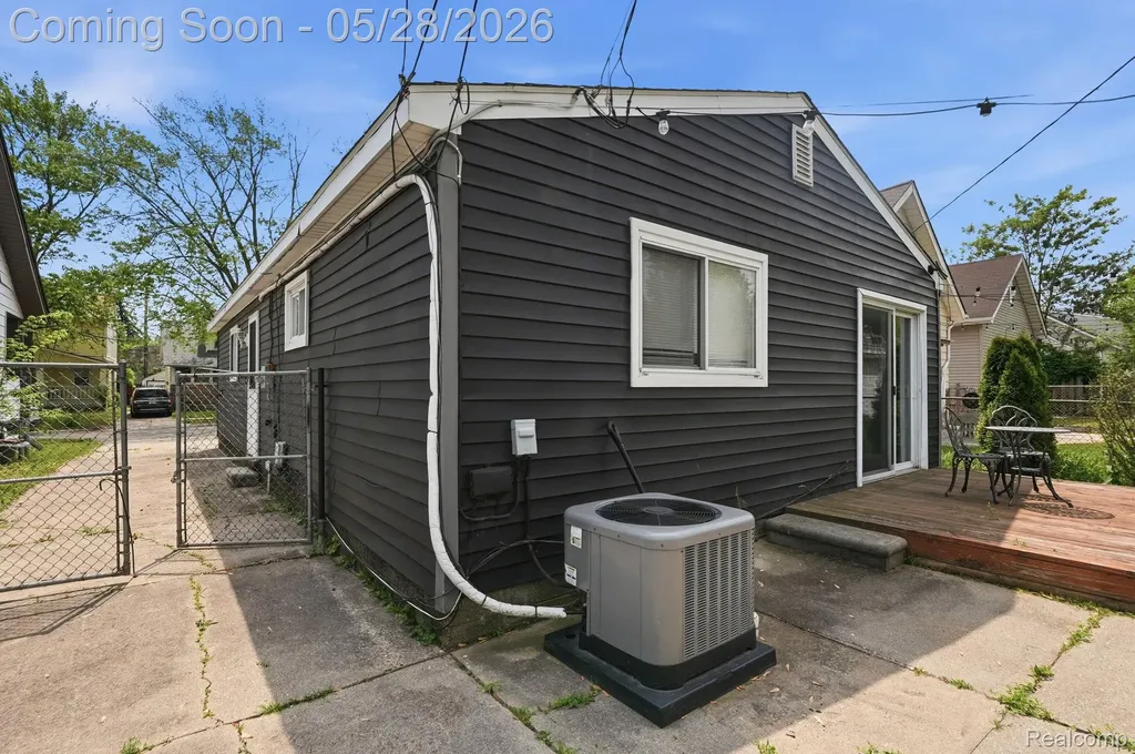 733 Camden Street Ferndale City MI 48220