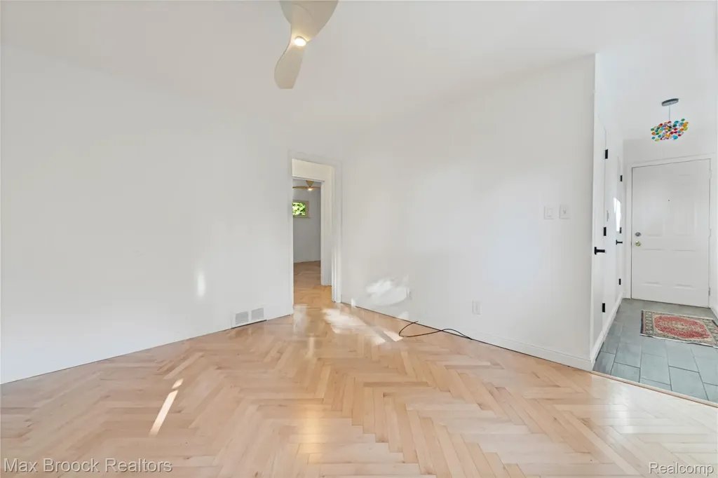 2665 Middlebelt Road West Bloomfield Charter Township MI 48324