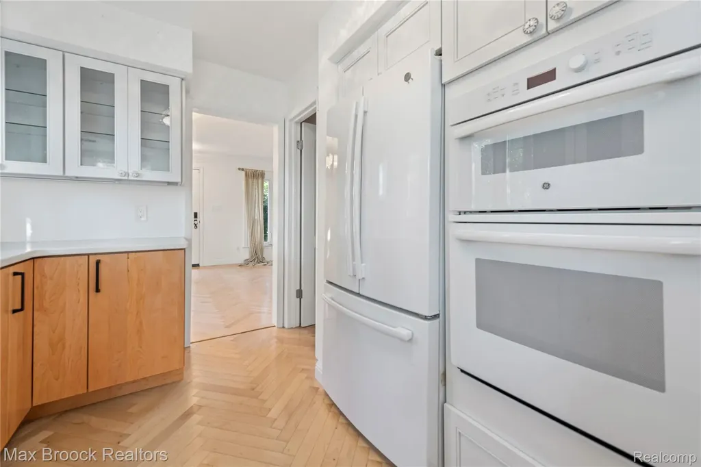 2665 Middlebelt Road West Bloomfield Charter Township MI 48324