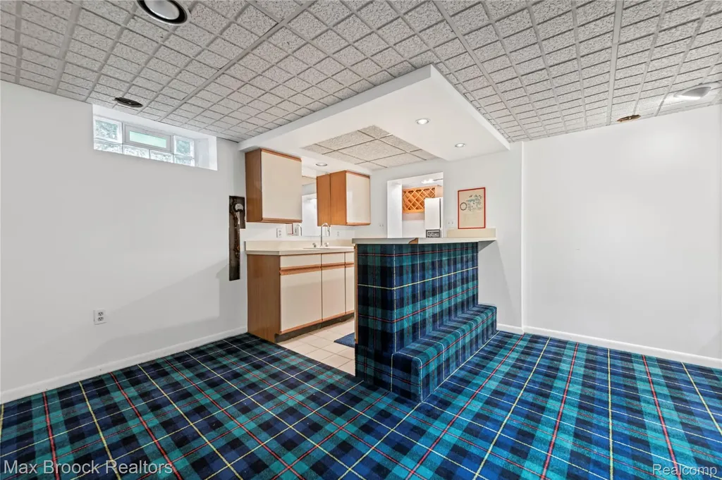 2665 Middlebelt Road West Bloomfield Charter Township MI 48324
