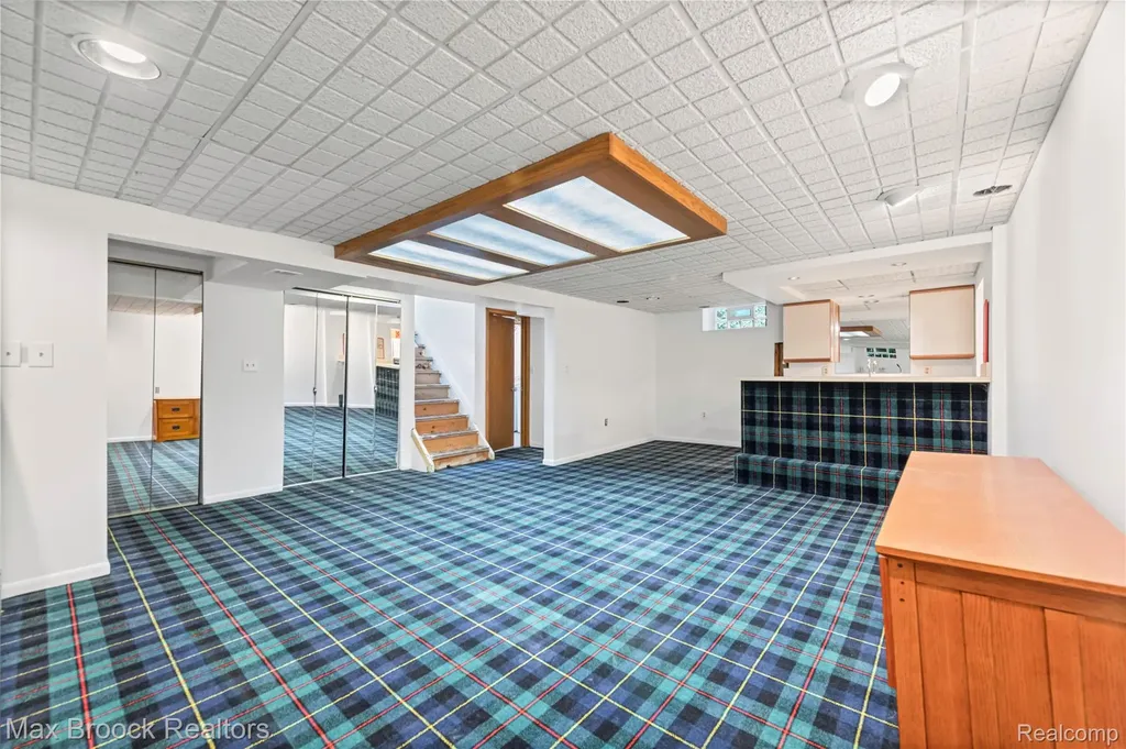2665 Middlebelt Road West Bloomfield Charter Township MI 48324
