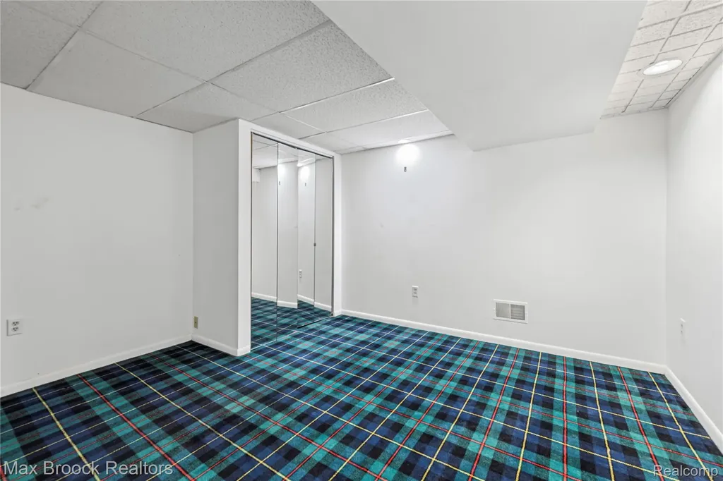 2665 Middlebelt Road West Bloomfield Charter Township MI 48324