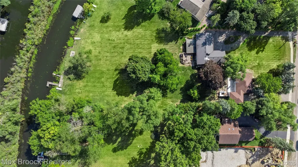 2665 Middlebelt Road West Bloomfield Charter Township MI 48324