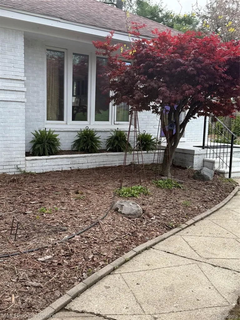 2665 Middlebelt Road West Bloomfield Charter Township MI 48324