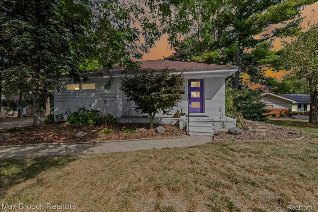 2665 Middlebelt Road West Bloomfield Charter Township MI 48324