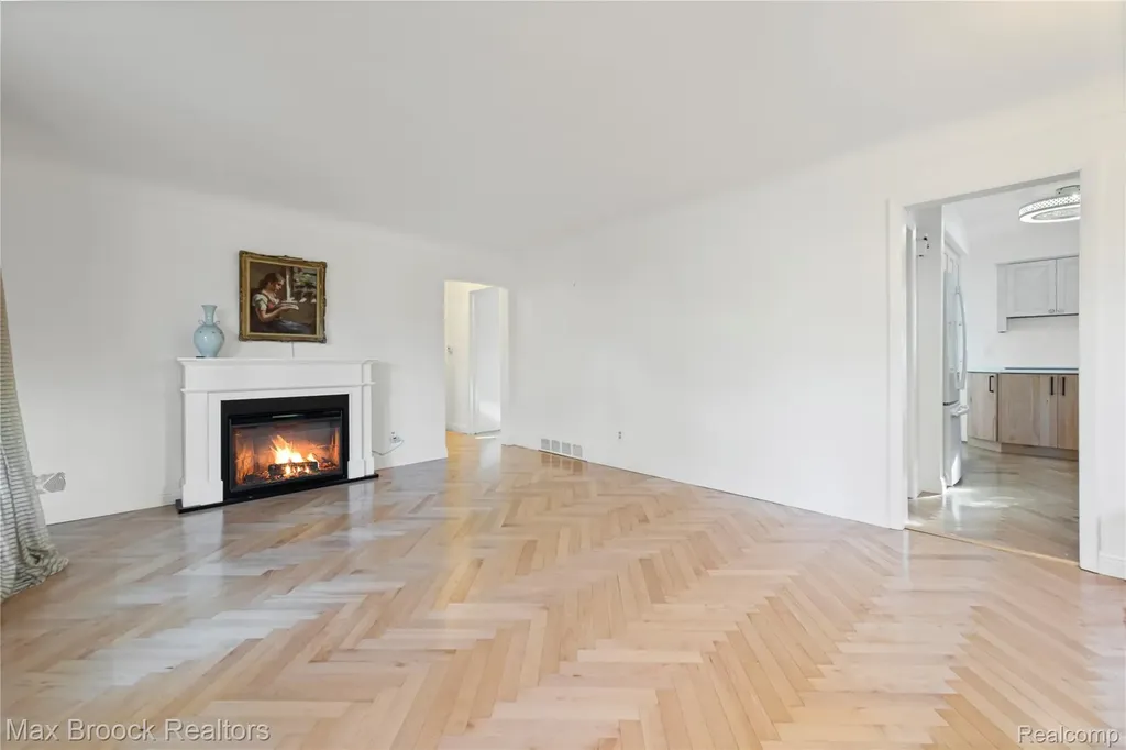 2665 Middlebelt Road West Bloomfield Charter Township MI 48324