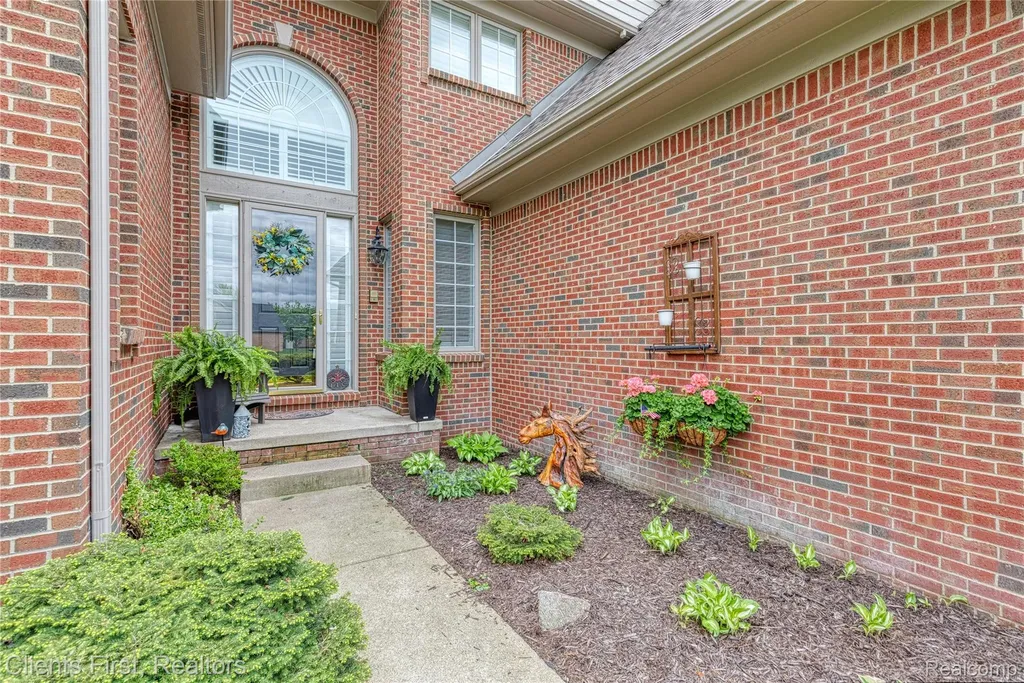 7490 Pine Vista Drive Genoa Township MI 48116