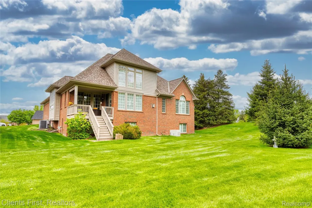 7490 Pine Vista Drive Genoa Township MI 48116