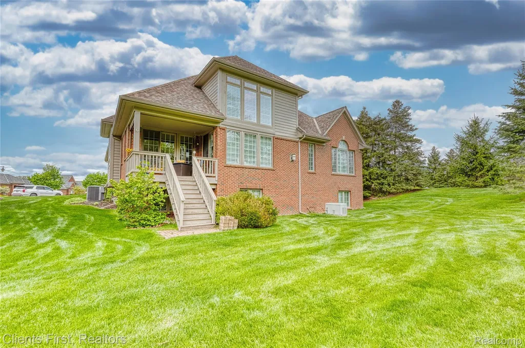 7490 Pine Vista Drive Genoa Township MI 48116