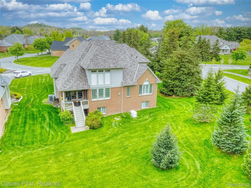 7490 Pine Vista Drive Genoa Township MI 48116