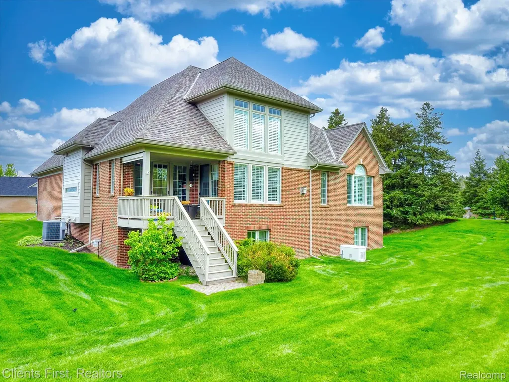 7490 Pine Vista Drive Genoa Township MI 48116