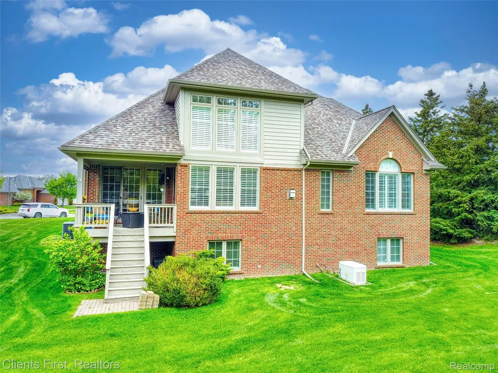 7490 Pine Vista Drive Genoa Township MI 48116