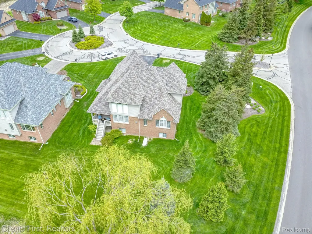 7490 Pine Vista Drive Genoa Township MI 48116