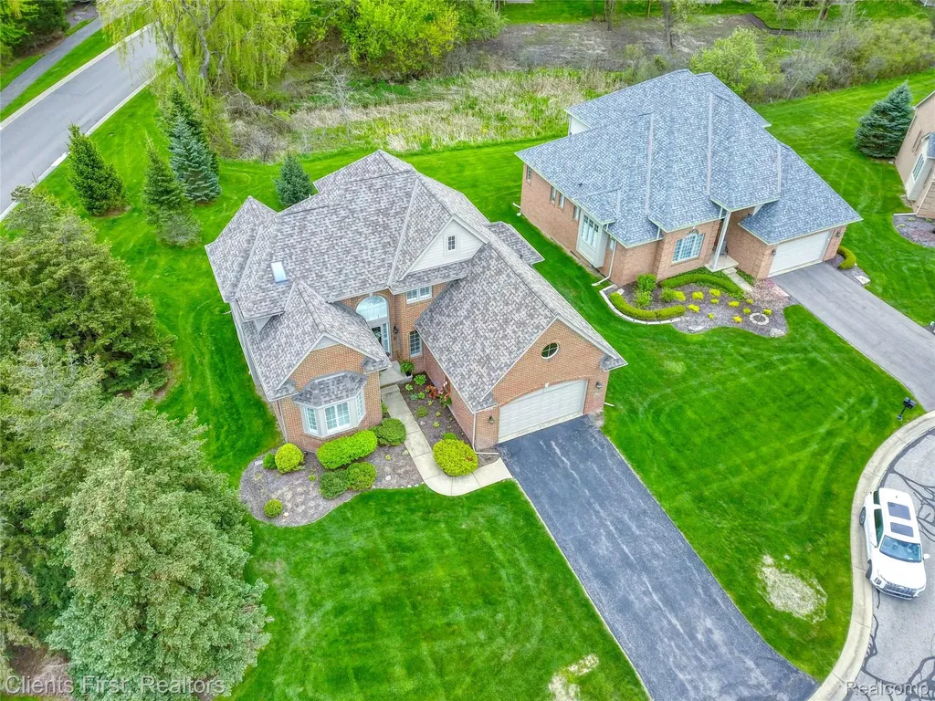 7490 Pine Vista Drive Genoa Township MI 48116