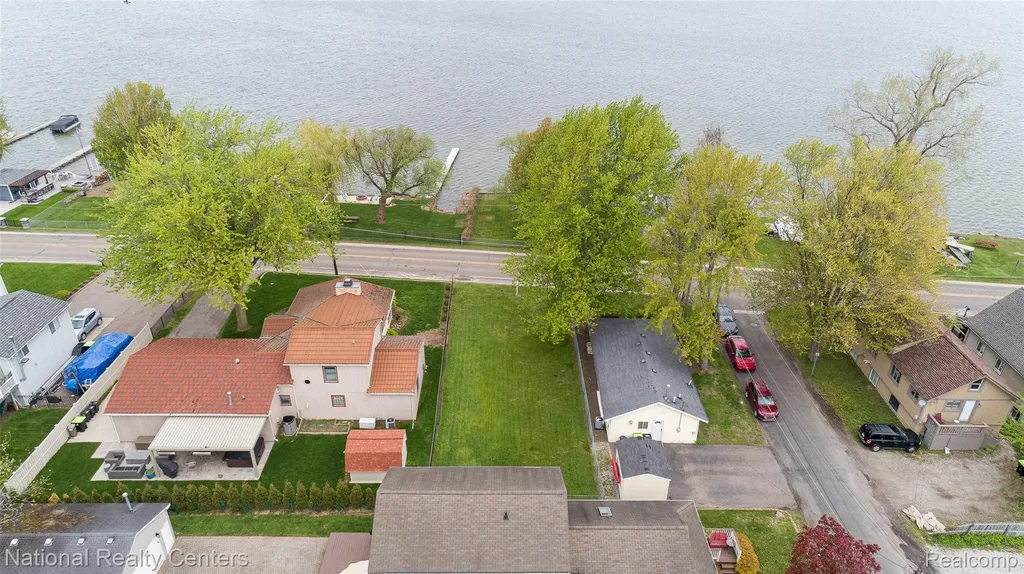 903 S. Lake Drive Novi City MI 48377