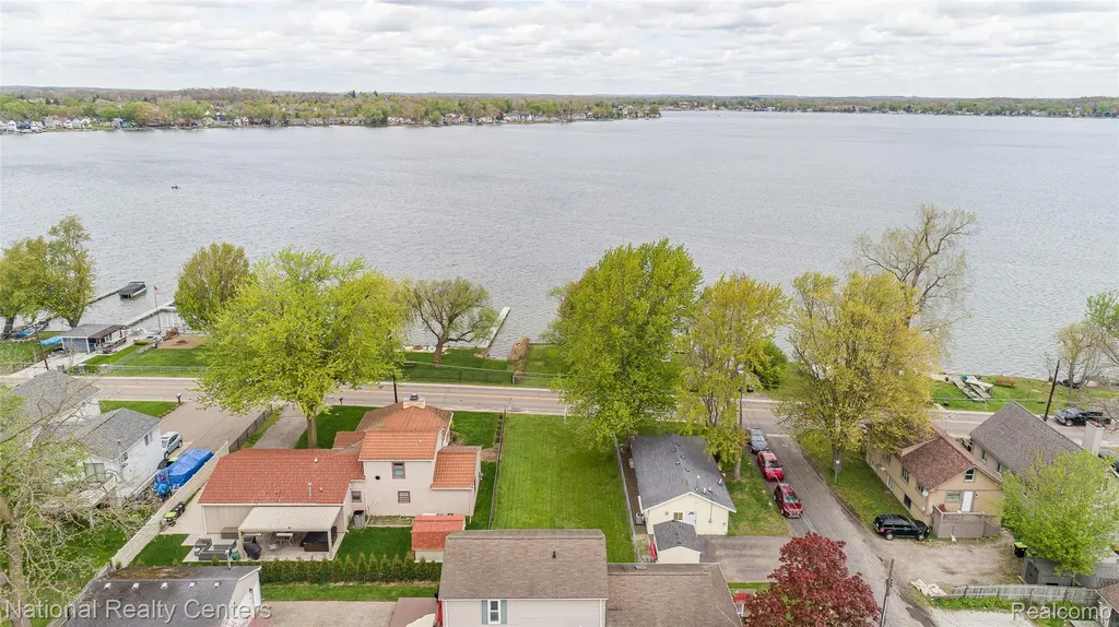 903 S. Lake Drive Novi City MI 48377