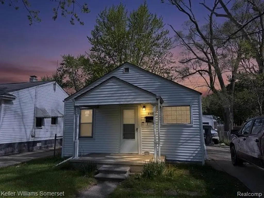 8499 Chapp Avenue Warren City MI 48089
