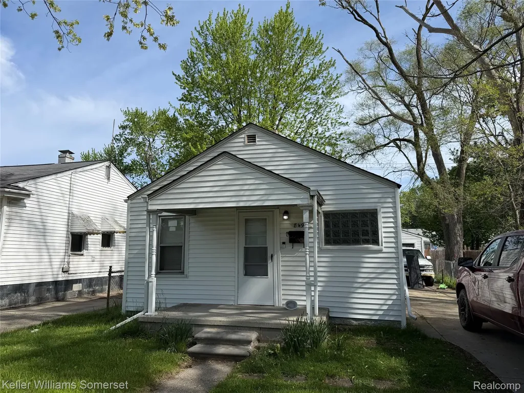 8499 Chapp Avenue Warren City MI 48089