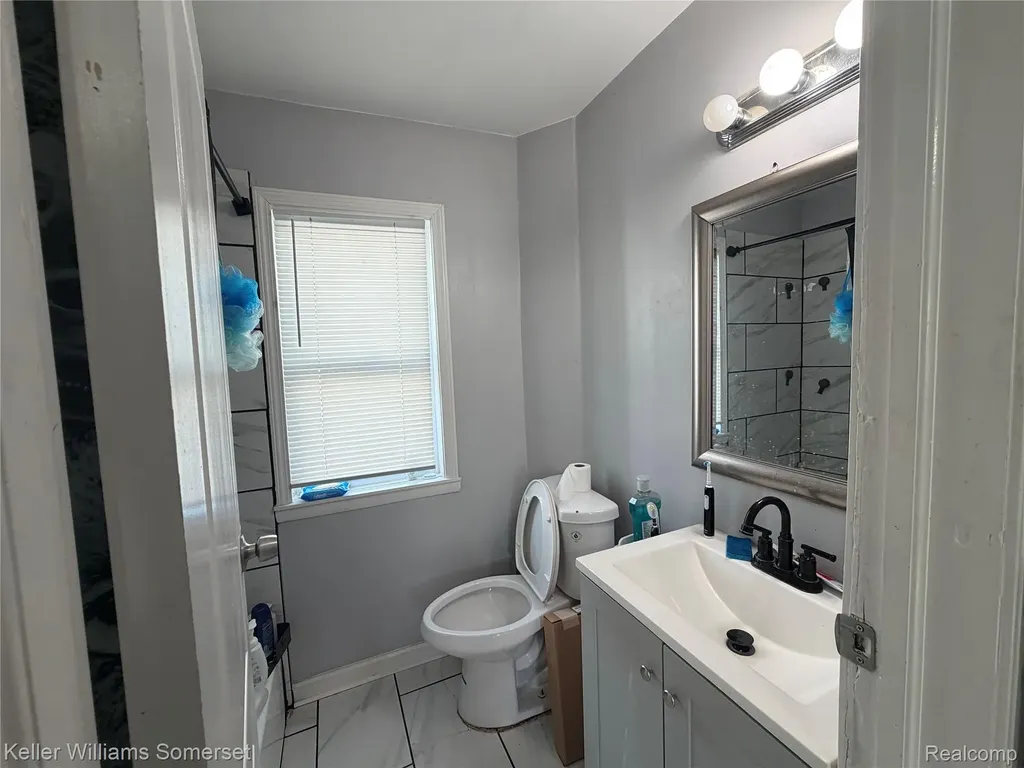 8499 Chapp Avenue Warren City MI 48089