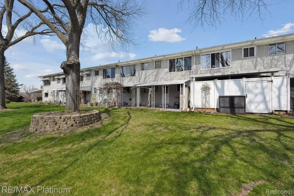 5992 Alan Drive Brighton City MI 48116