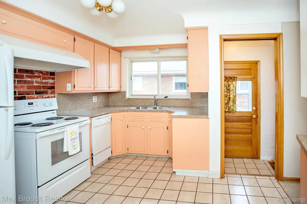 13565 Dixie Redford Charter Township MI 48239