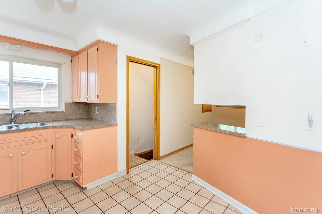 13565 Dixie Redford Charter Township MI 48239