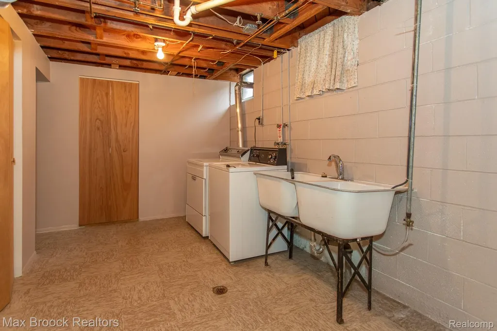 13565 Dixie Redford Charter Township MI 48239