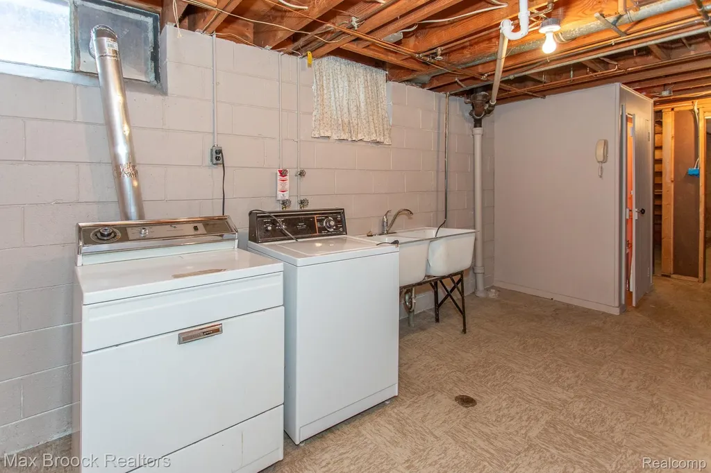 13565 Dixie Redford Charter Township MI 48239