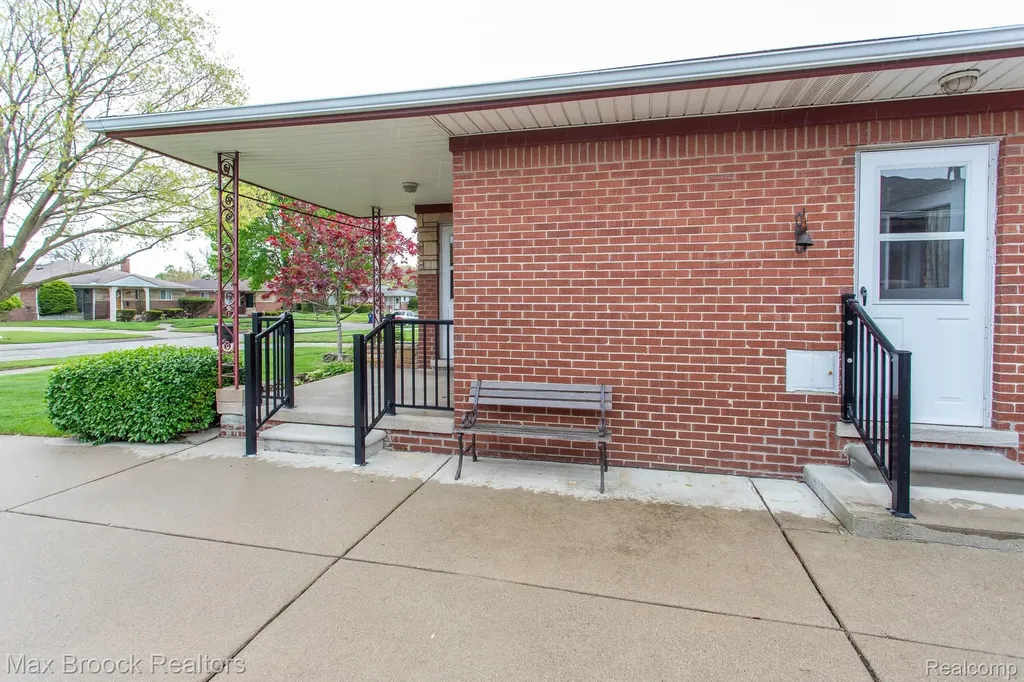 13565 Dixie Redford Charter Township MI 48239