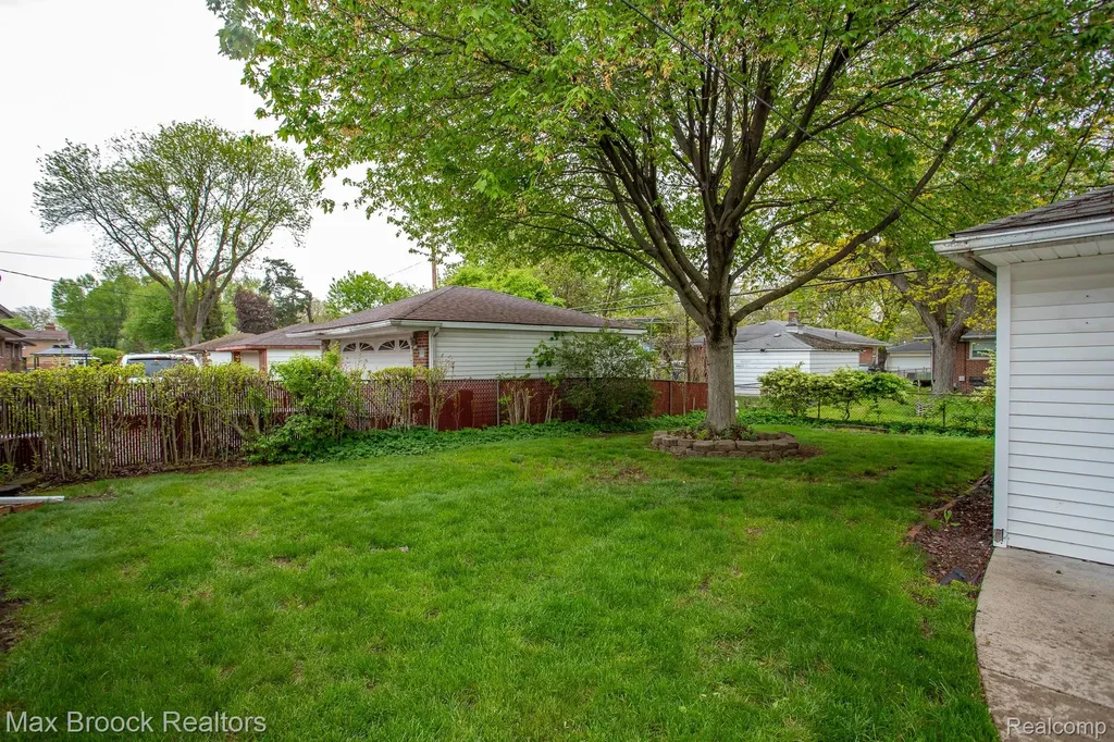 13565 Dixie Redford Charter Township MI 48239